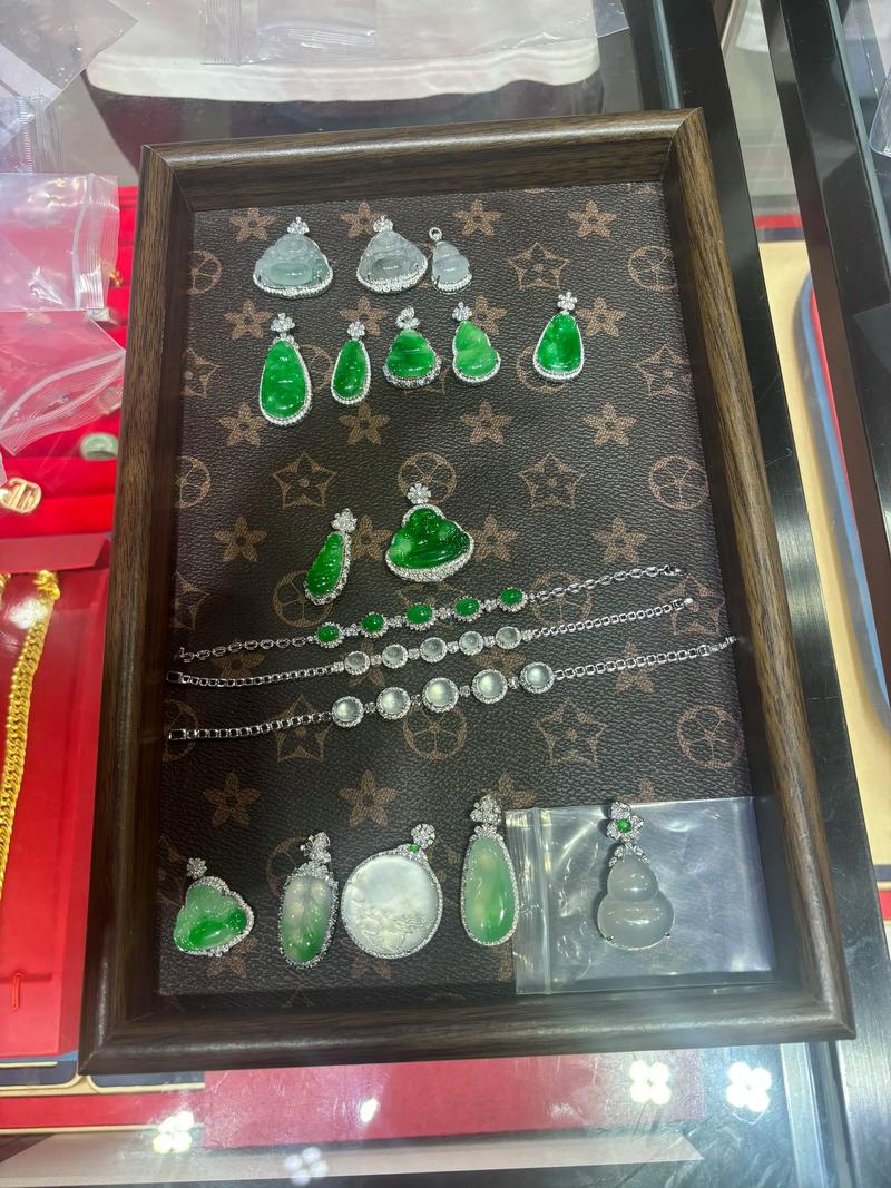回收翡翠吊坠